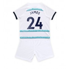 Chelsea Reece James #24 Bortedraktsett Barn 2022-23 Kortermet (+ korte bukser)